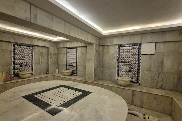 Sauna, höyrysauna, kuumakivihierontaa, syväkudoshierontaa