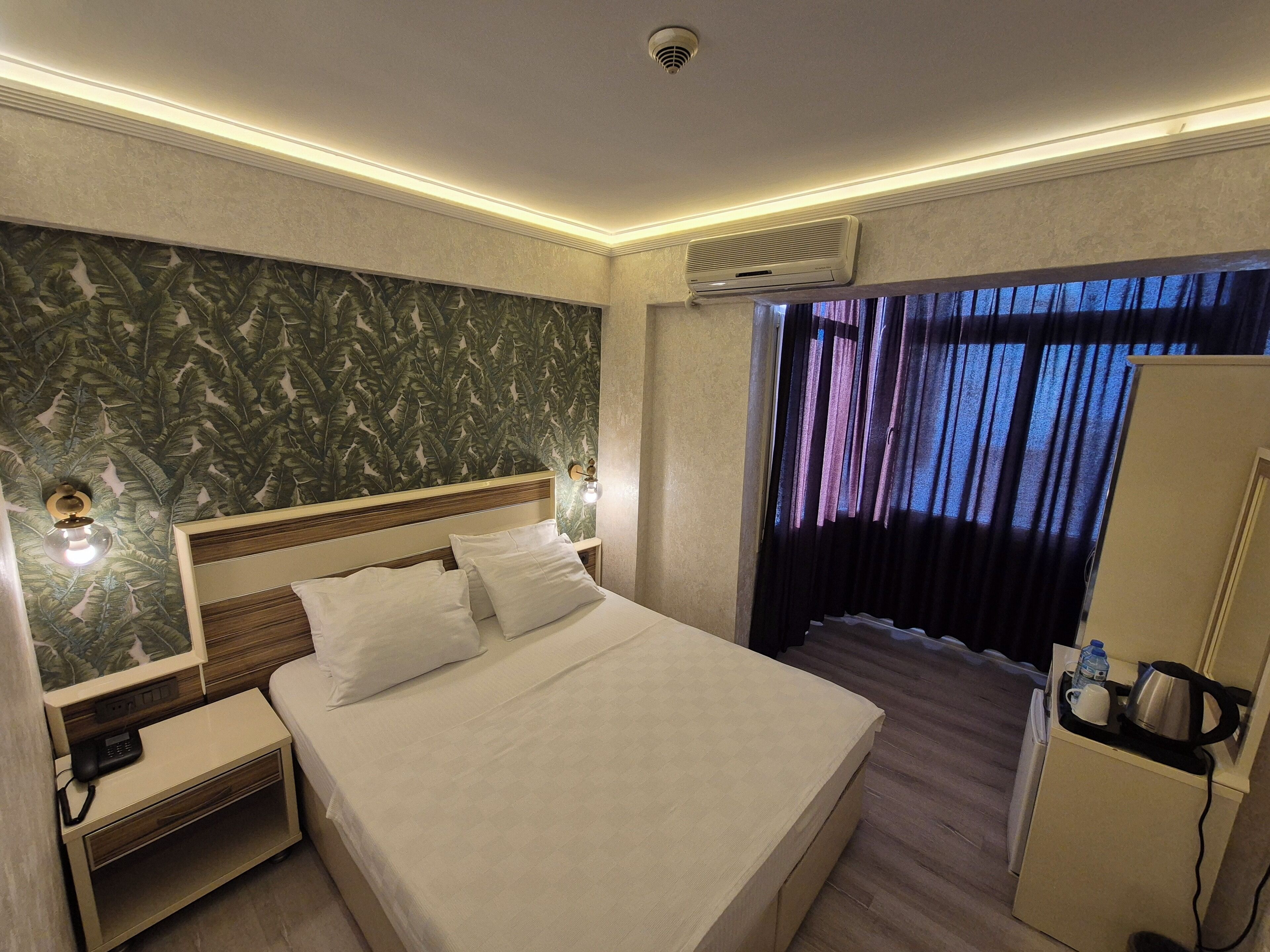 Frigobar, escrivaninha, Wi-Fi de cortesia