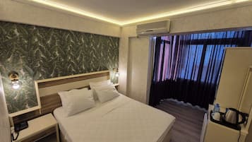 Minibar, desk, free WiFi