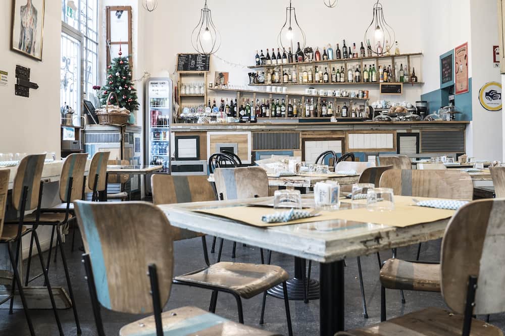 Madama Hostel & Bistrot