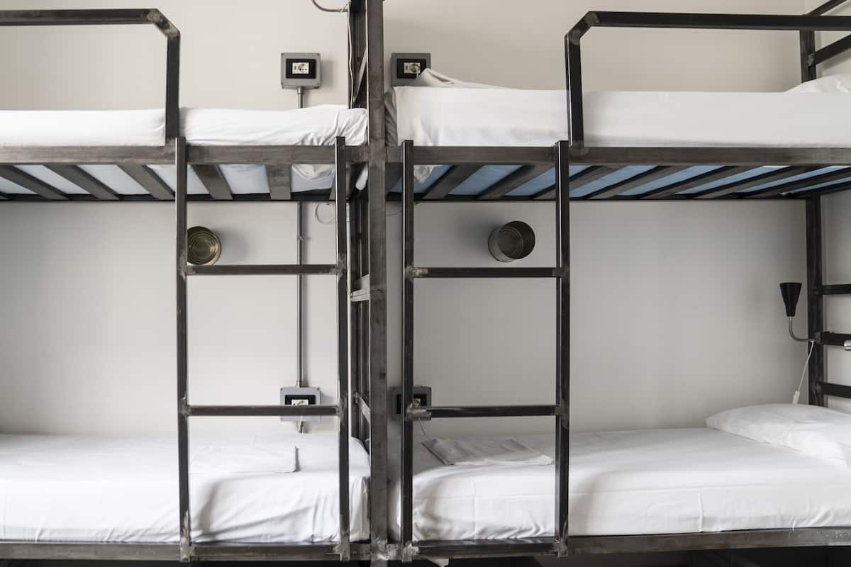 Caja de seguridad en la habitación, wifi gratis y ropa de cama