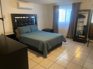 1 soverom, strykejern/-brett, wi-fi (inkludert) og sengetøy