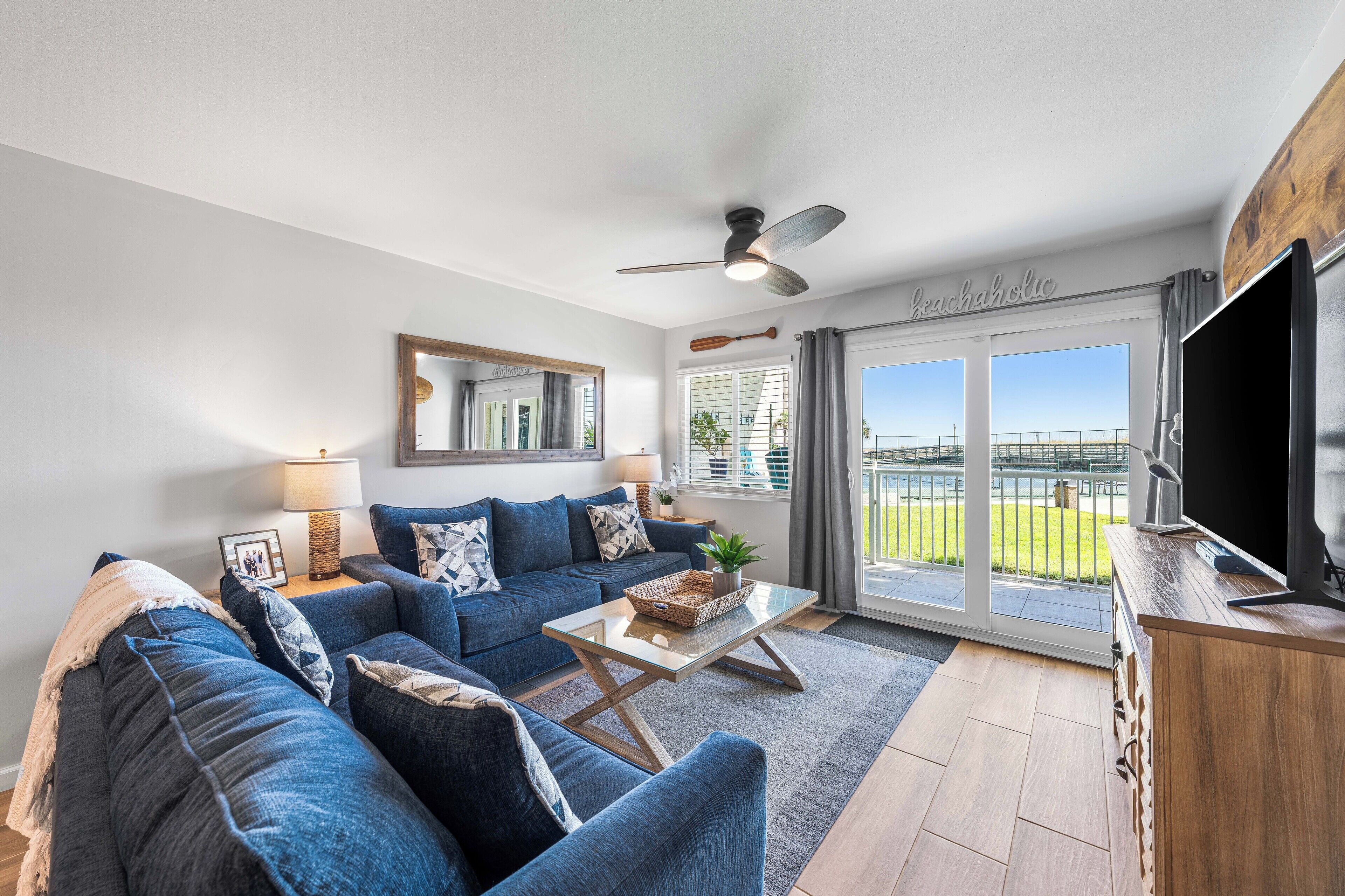 Télévision, lecteur de DVD, vidéothèque