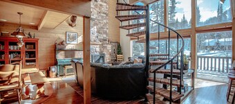 Storm Mountain Escape by Cottonwood Lodging