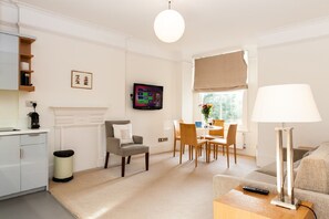 Living area - Blueprint Apartments-No 5 Doughty Street (London)