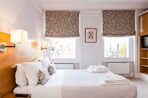 アパートメント 2 ベッドルーム | セーフティボックス (室内)、デスク、防音設備、アイロン / アイロン台