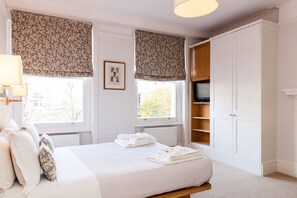 Apartment, 2 Schlafzimmer | Zimmersafe, Schreibtisch, schallisolierte Zimmer, Bügeleisen/Bügelbrett