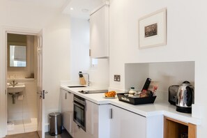 Estudi, 1 llit doble | Cuina privada | Frigorífic, microones, forn i placa de cuina 