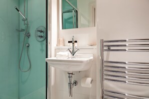 Studio, 1 Doppelbett | Badezimmer | Dusche, kostenlose Toilettenartikel, Haartrockner, Handtücher