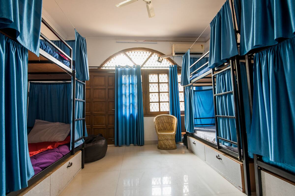 Deluxe 8 bed mixed AC dormitory ensuite | Laptop workspace, free WiFi