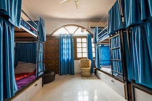 Deluxe 8 bed mixed AC dormitory ensuite | Laptop workspace, free WiFi