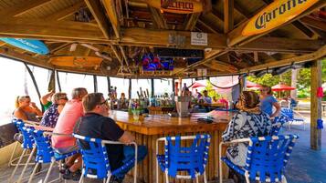 Bar (en la propiedad)