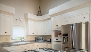 Fridge, microwave, dishwasher, coffee/tea maker