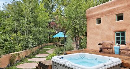 Celia -walk to town -Mini Split AC Units in each bedroom-Hot Tub