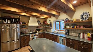 冰箱、微波炉、烤箱、炉灶