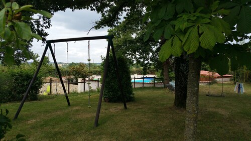 Private heated pool,share with friend and family, full aircon secluded location.