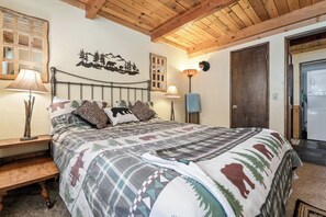 3 bedrooms, desk, free WiFi, bed sheets