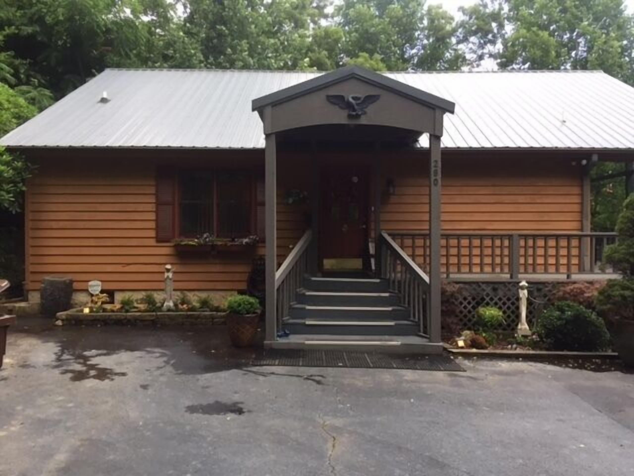 2 BD 2 ½ BA Retreat with easy, year-round access, Spectacular views, WIFI
