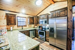 冰箱、微波炉、烤箱、炉灶