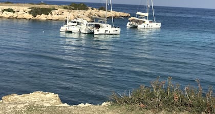 Luxury townhouse with Roof Terrace & Jacuzzi - sleeps up to 5