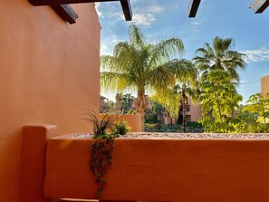 Property grounds - Beautiful Resort Style 2 Bed Terrace Apartment near Estepona (Estepona)