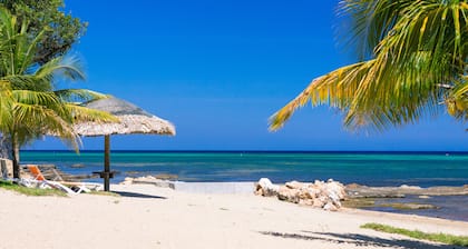 Beachfront Condo in Desirable Lawson Rock Community