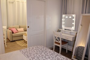 Romantic Apartment | Premium bedding, down comforters, memory foam beds - Apartamentos OnceMolinos (Consuegra)
