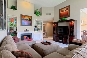 TV, fireplace, DVD player, stereo - PROMOS Xmas, New Year or Coachella in the Desert PGA W Comm Pool/Spa 3BD-#062832 (La Quinta)