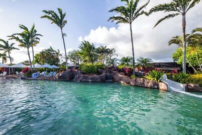 5 Bedroom Sleep 12 w AC - Walk to Poipu & Brenneckes Beach Less Than a Minute