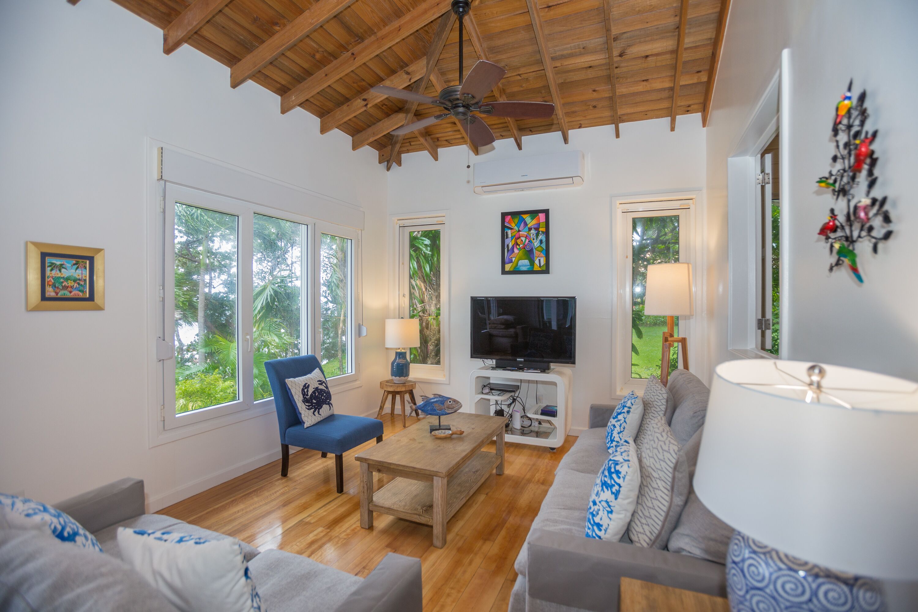 Fernseher, DVD-Player, Stereoanlage