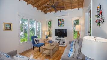 TV, DVD player, aparelho de som