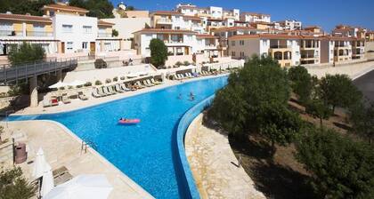 Terraza grande, Vistas al mar, Piscina compartida, WiFi gratis, Paquete de televisión del Reino Unido, Aire acondicionado, Ascensor
