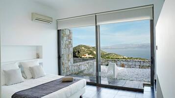 Luxury Villa | 3 bedrooms, Egyptian cotton sheets, premium bedding, memory foam beds