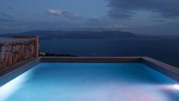 Seasonal outdoor pool, sun loungers