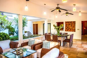 Dining - Direct Beach Access in Gated Neighborhood (Huatulco)