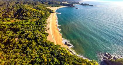 AccÚs direct à la plage dans le quartier fermé | 4, 5 et 6 BDRM disponibles!