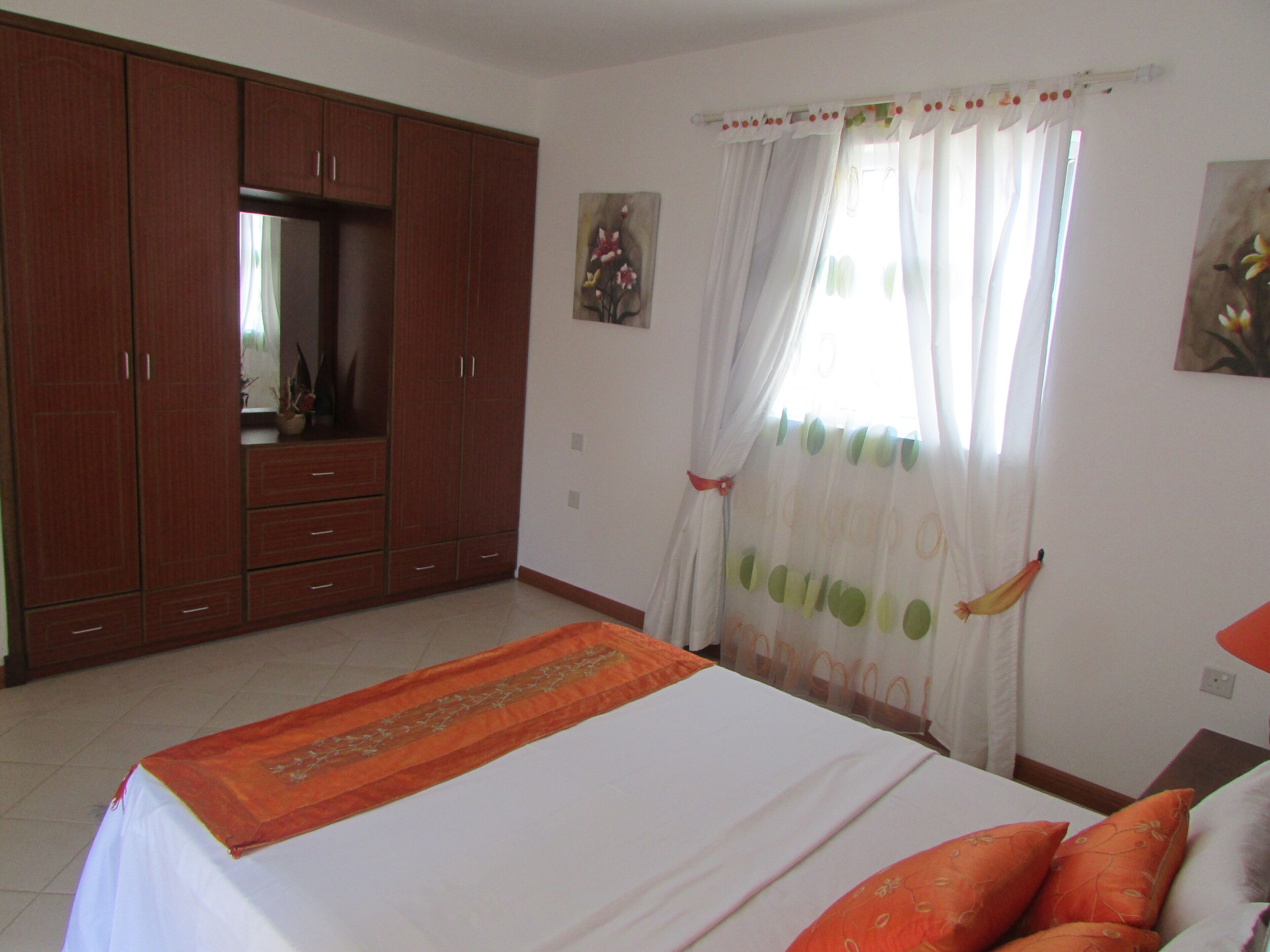 3 habitaciones y caja de seguridad en la habitación 