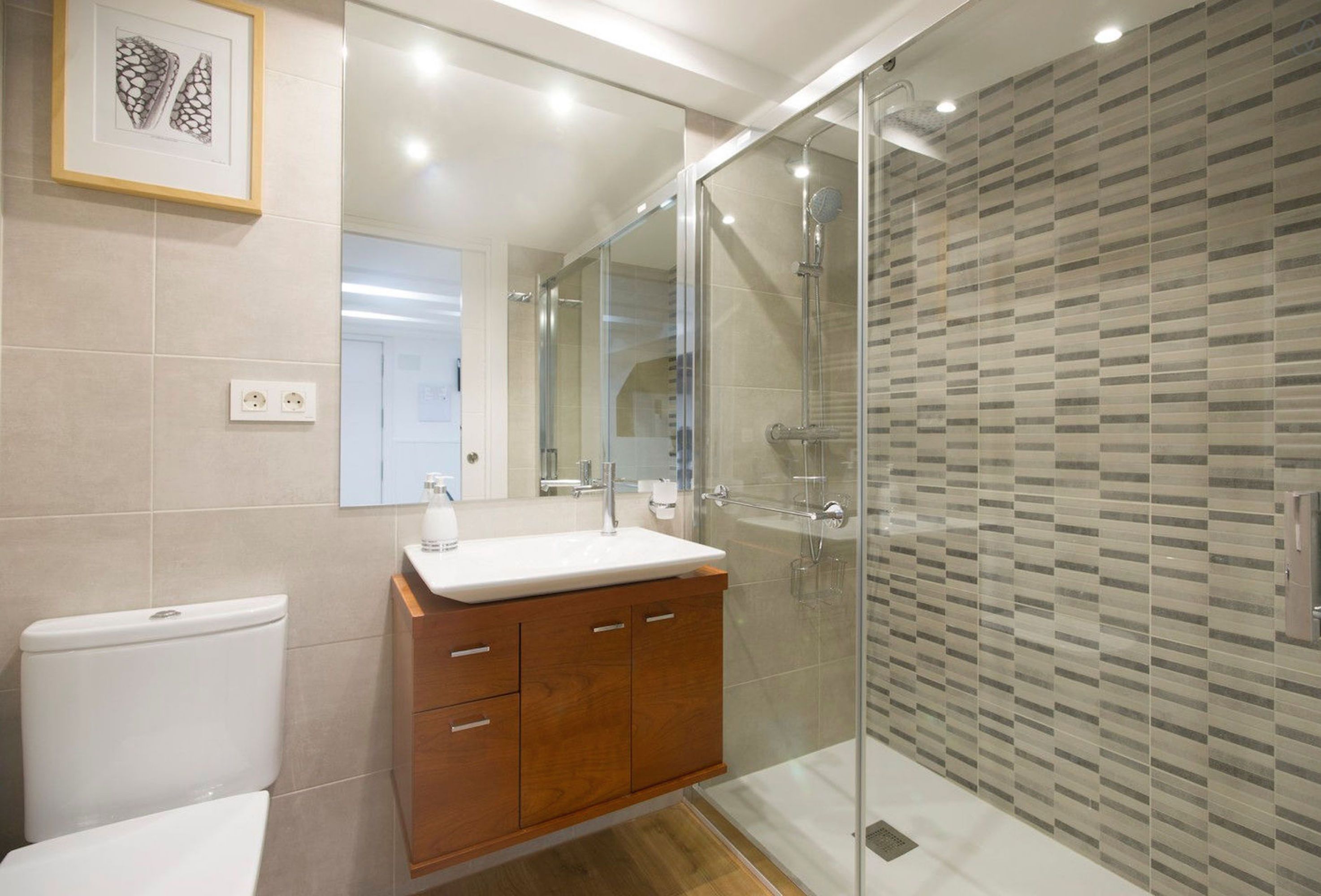 Apartemen Mewah, 1 kamar tidur | Kamar mandi | Shower, perlengkapan mandi gratis, pengering rambut, dan handuk