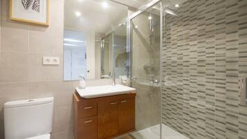 Apartemen Mewah, 1 kamar tidur | Kamar mandi | Shower, perlengkapan mandi gratis, pengering rambut, dan handuk