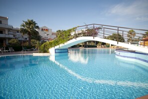 Piscine extérieure (ouverte en saison)