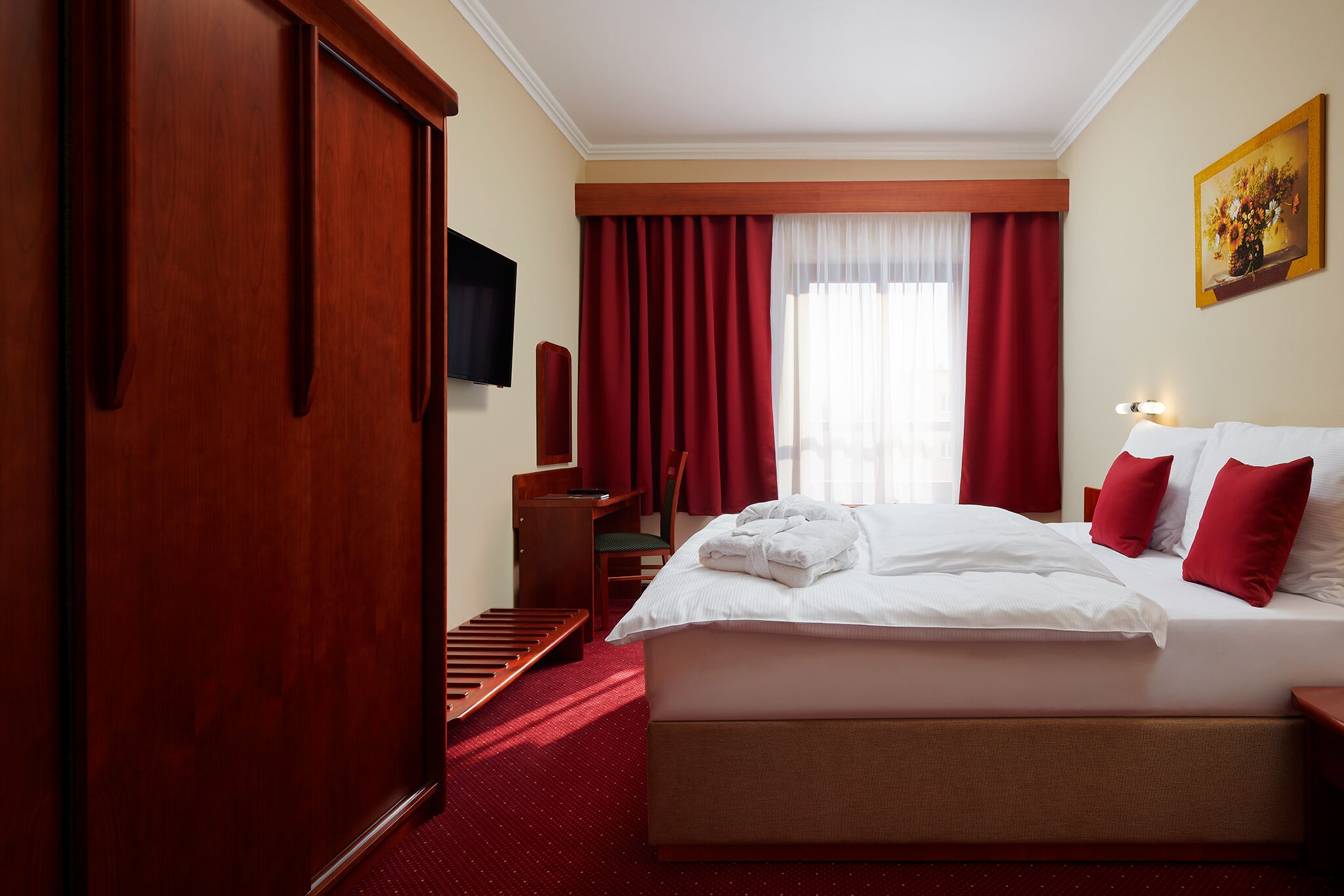 Presidential Suite, 1 Bedroom | Minibar, in-room safe, desk, blackout drapes