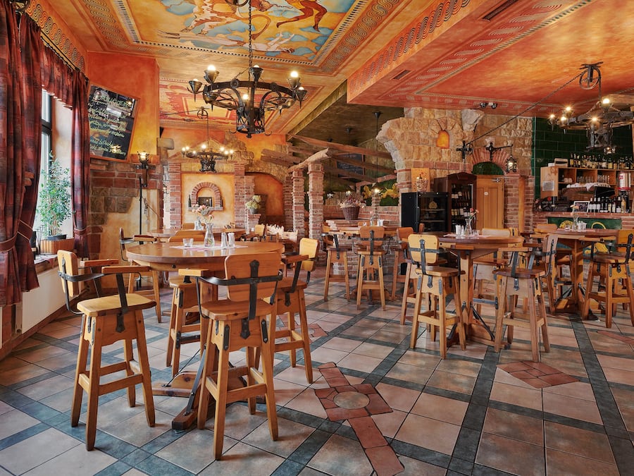 Breakfast, lunch, dinner served; pizza