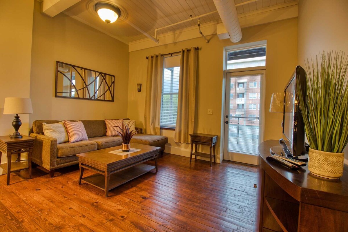 Pet Friendly Condo in the Heart of Downtown