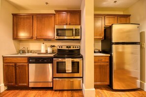 Refrigerador, microondas, horno y lavavajillas