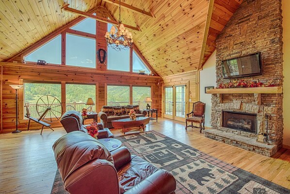 TV, books - 3 Bedroom 2 1/2 Bath Cabin Mostly Paved Access, Private, Views, WIFI (Maggie Valley)