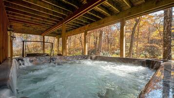 Bain à remous extérieur