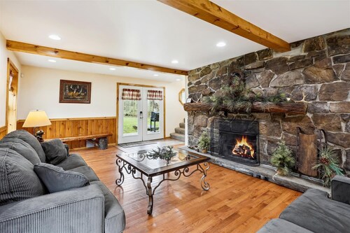 OVR's Lodge Stony Creekillä! Lämmin ja aito MOUNTAIN LODGE! Poreamme!