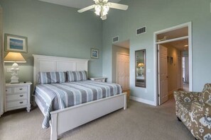 2 bedrooms, desk, iron/ironing board, WiFi - Sandcastle U3261 - Little Harbor Beach Resort - Tampa Bay (Ruskin)