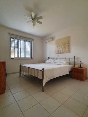 2 slaapkamers, een strijkplank/strijkijzer, gratis wifi, beddengoed