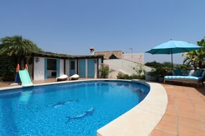 Pool - Beautiful Family Home walking distance to the beach (Marbella)
